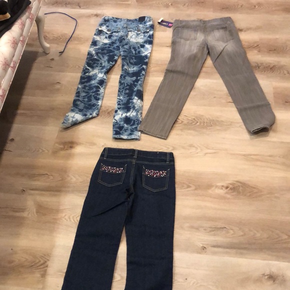 3 pairs of jeans - Picture 2 of 5